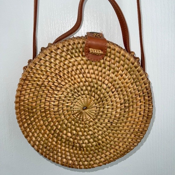 Handwoven Rattan Round Bag - Picture 5 of 9